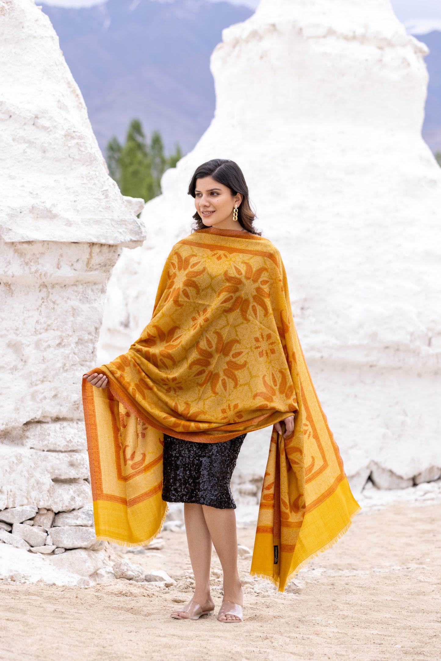 Women's Traditional Ethnic Weave Woollen Shawl - Vibranyt yellow