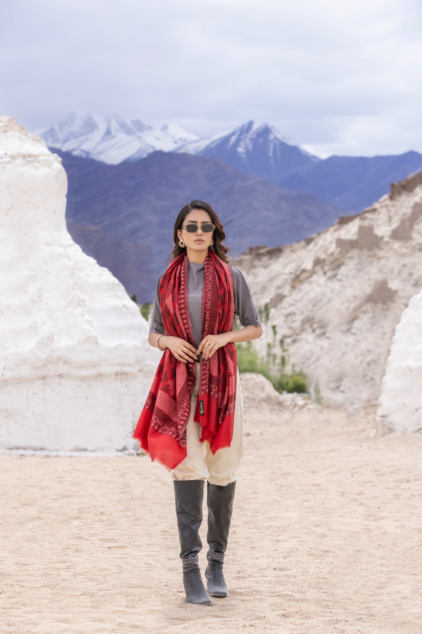 Women's Traditional Ethnic Weave Woollen Shawl - Ethereal Red