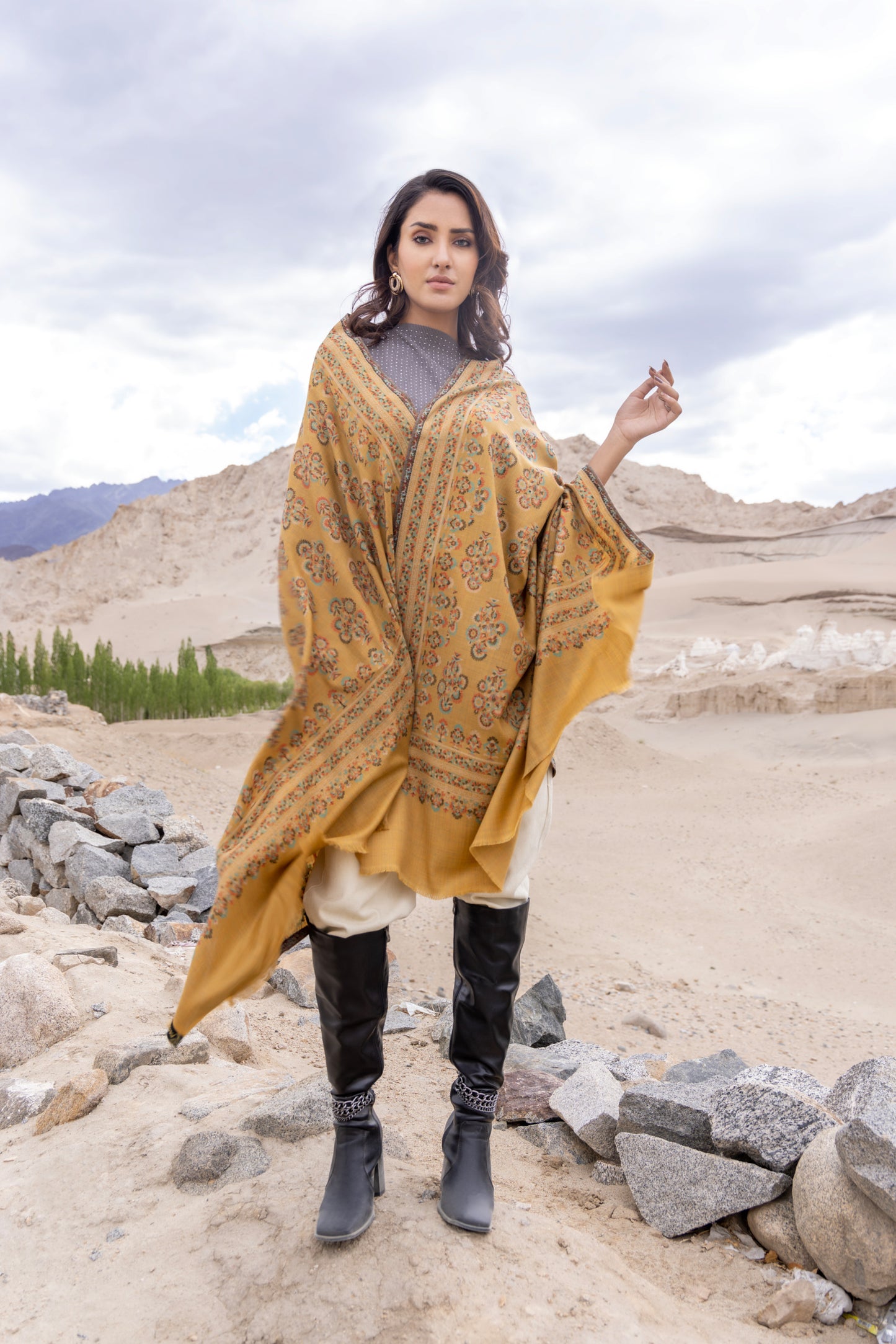 Women's Fine Wool Traditional Jamawar Kani Shawl - Yellow Hue