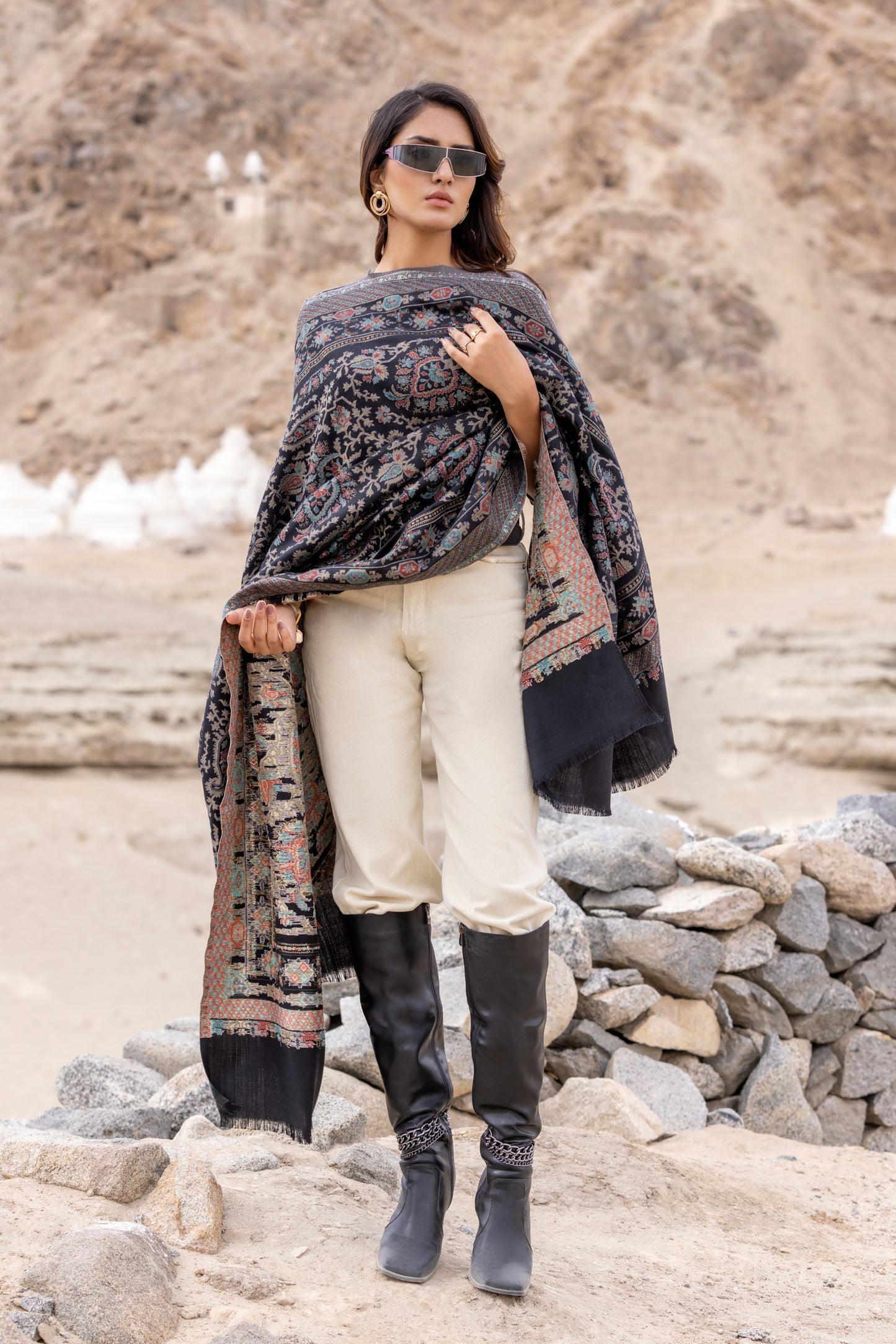 Women's Traditional Woollen Jamawar Shawl with Zari Work- Classic Black
