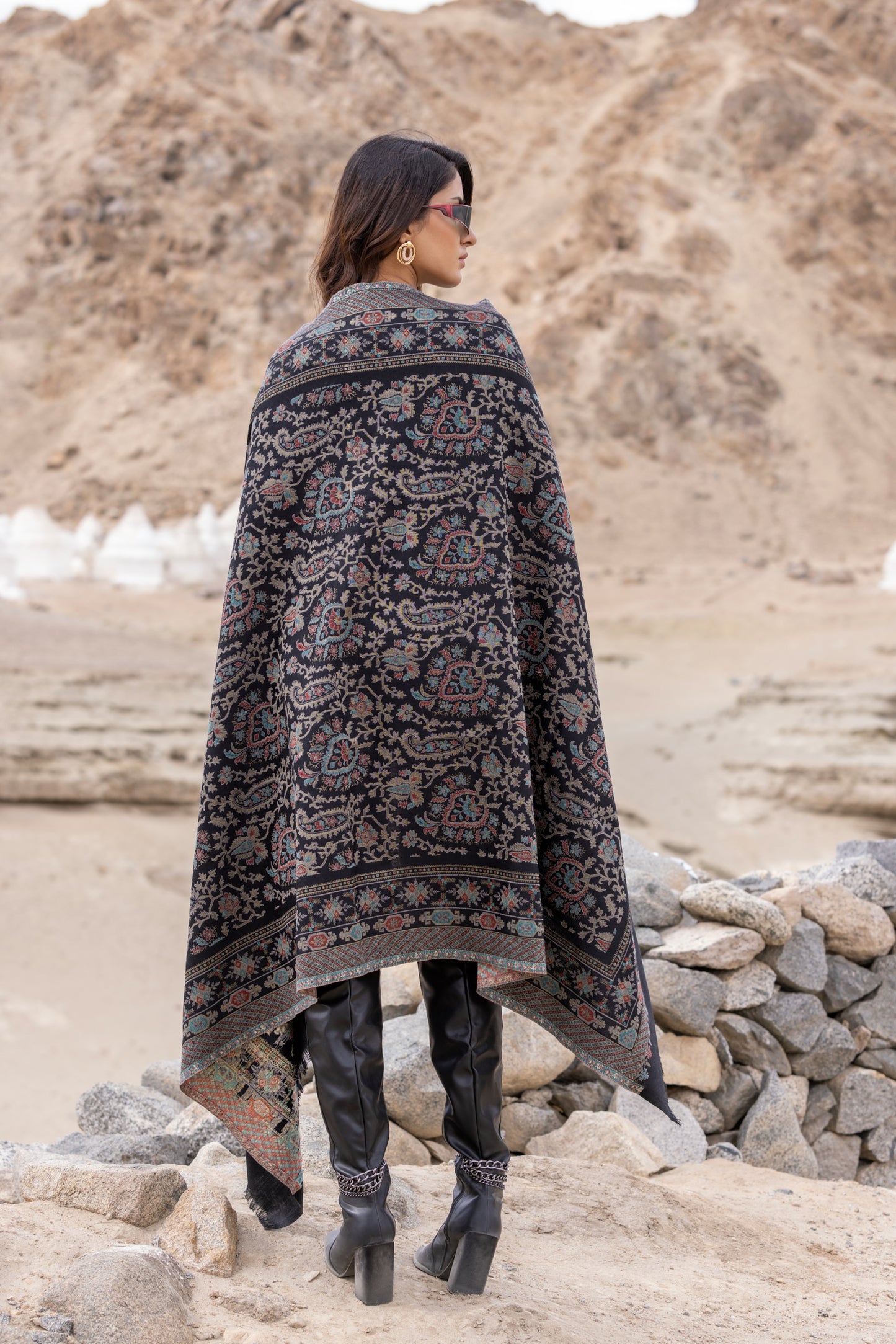 Women's Traditional Woollen Jamawar Shawl with Zari Work- Classic Black