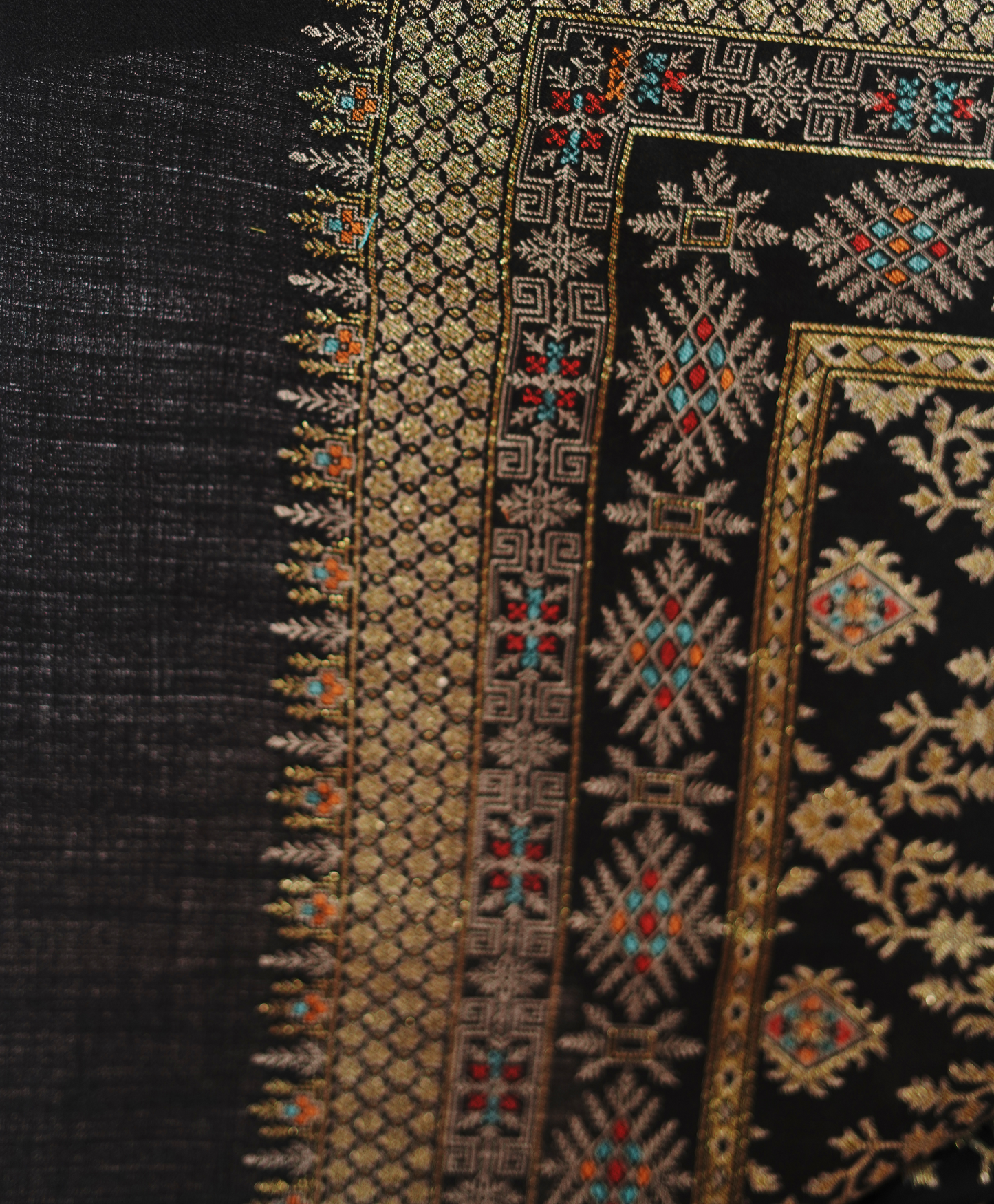 Women's Traditional Woollen Jamawar Shawl with Zari Work- Majestic Midnight