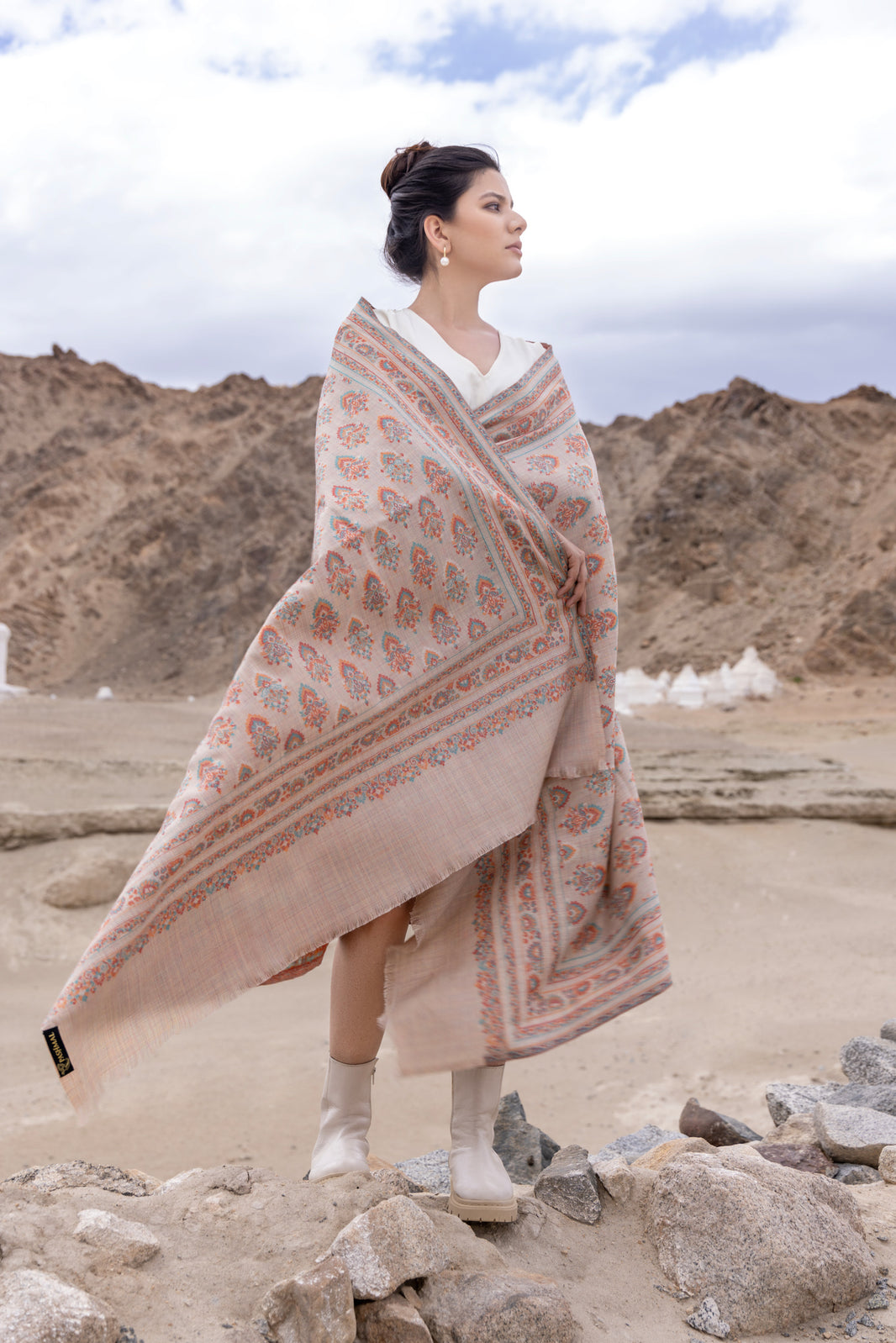 Women's Fine Wool Traditional Jamawar Kani Shawl - White Charm
